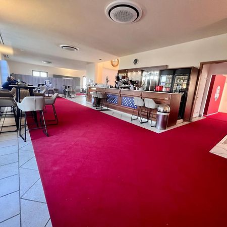 Holidays Homes Rome Golf Appartamenti Marco Simone Aeb Bagian luar foto